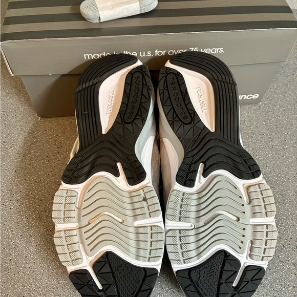 New Balance Women's Silver and Gray Sneakers - Picture 3 of 6